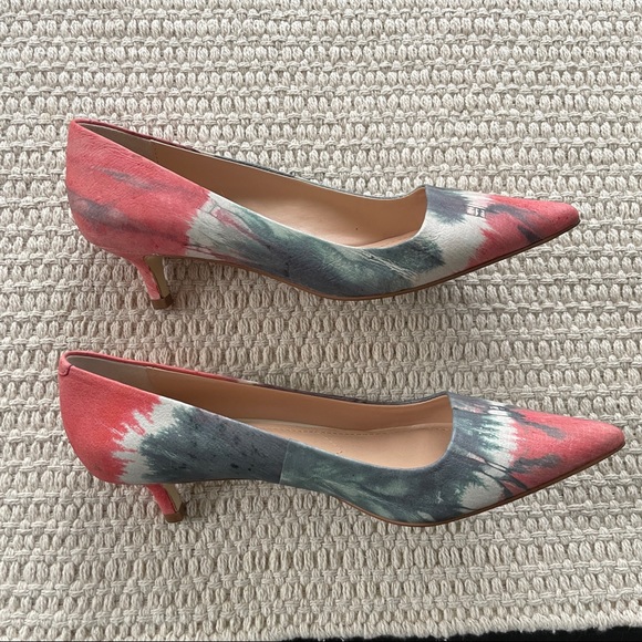 Charles David Kitten Pumps, Size 6 - Picture 5 of 11